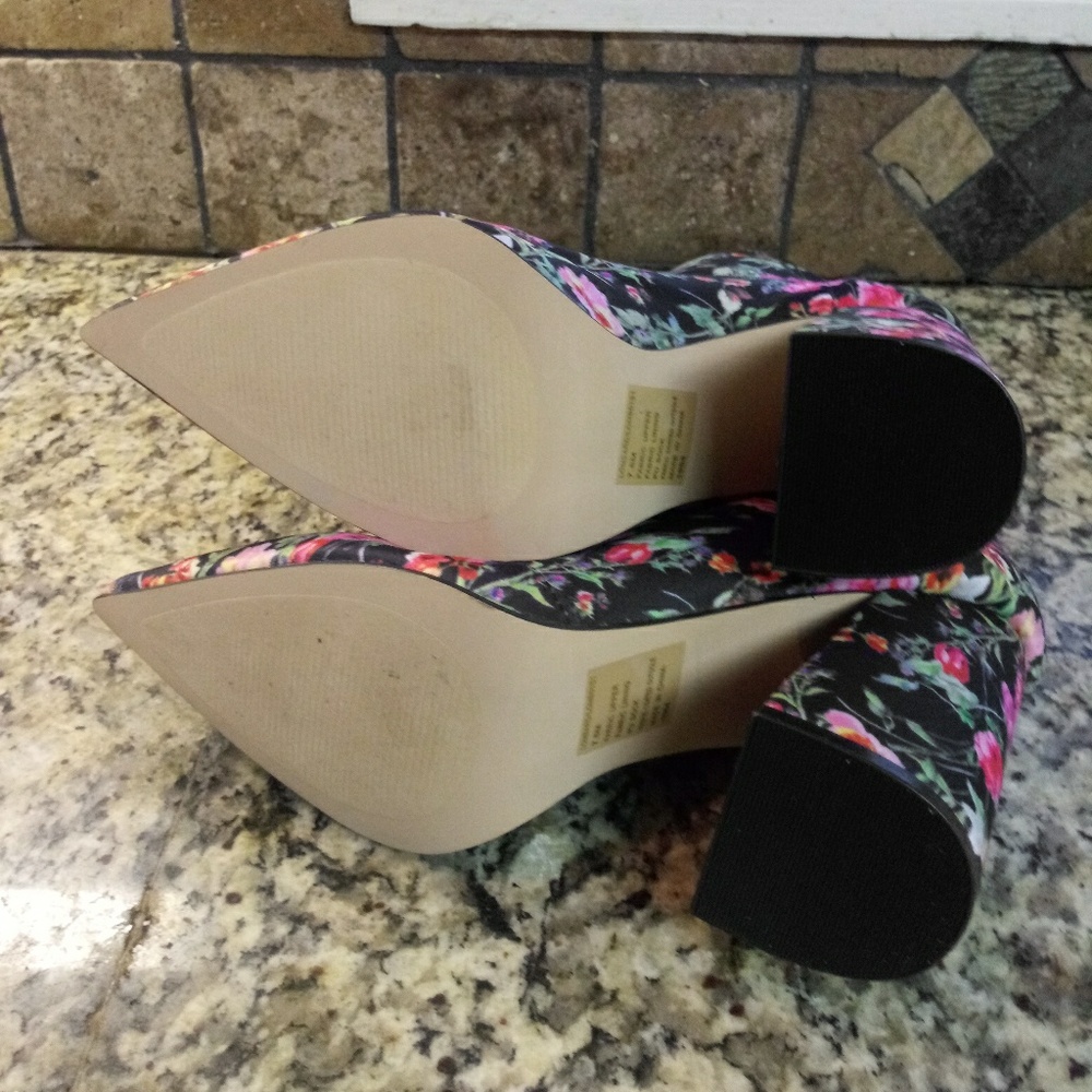 *SOLD*Steve Madden Lombard Pointy Toe Sock Bootie - Picture 11 of 11